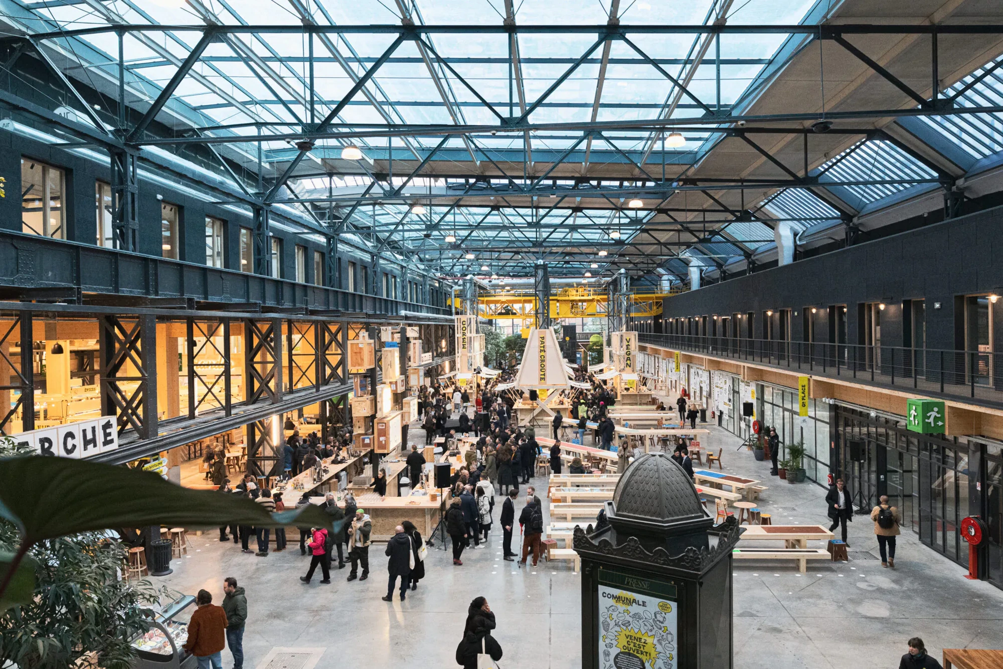 La Place des Fêtes de La Communale à Saint-Ouen — halle industrielle réhabilitée